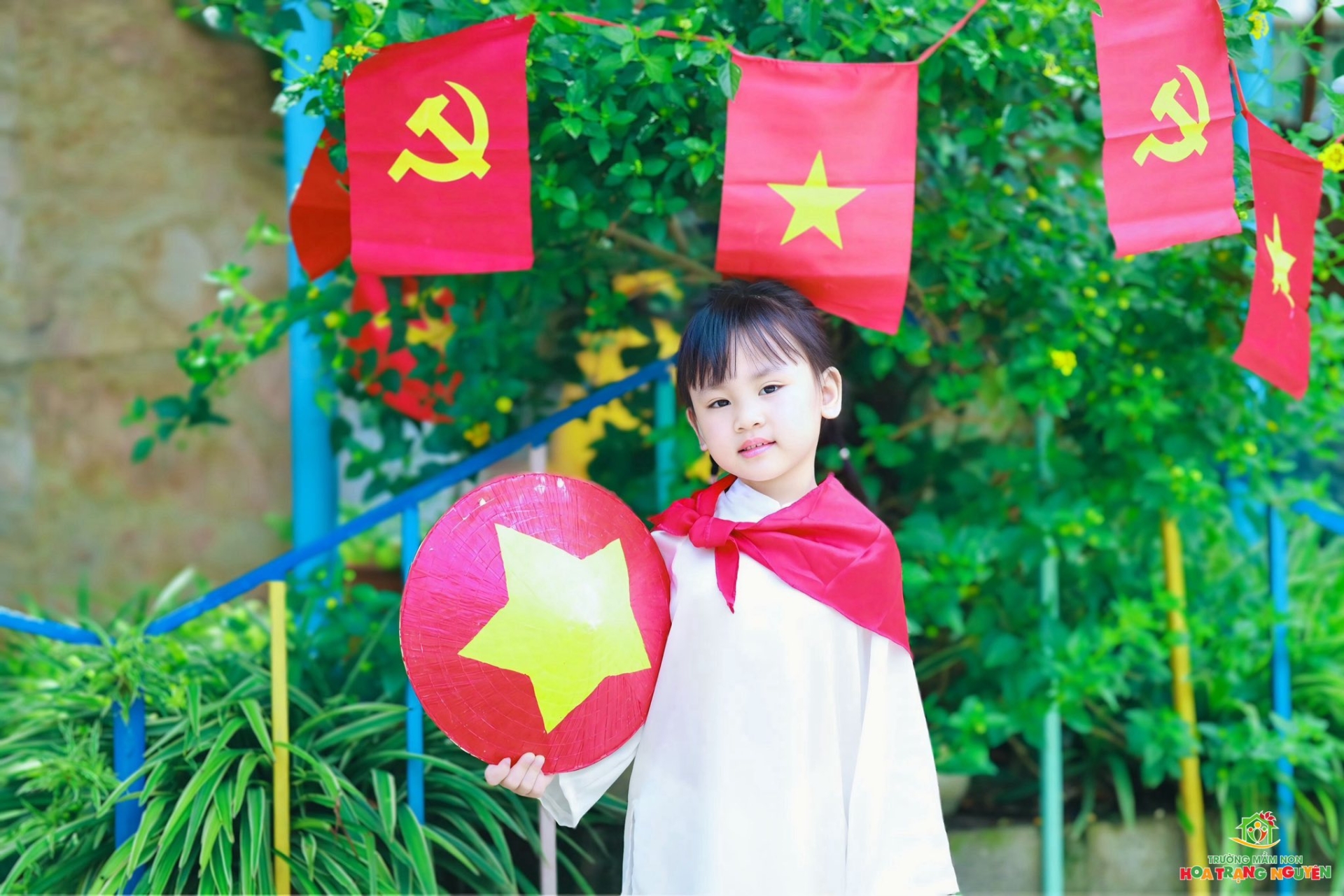 Rực rỡ sắc đỏ tự hào Việt Nam tại Hoa Trạng Nguyên